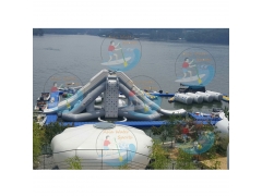 ang pinakamalaking inflatable water park
